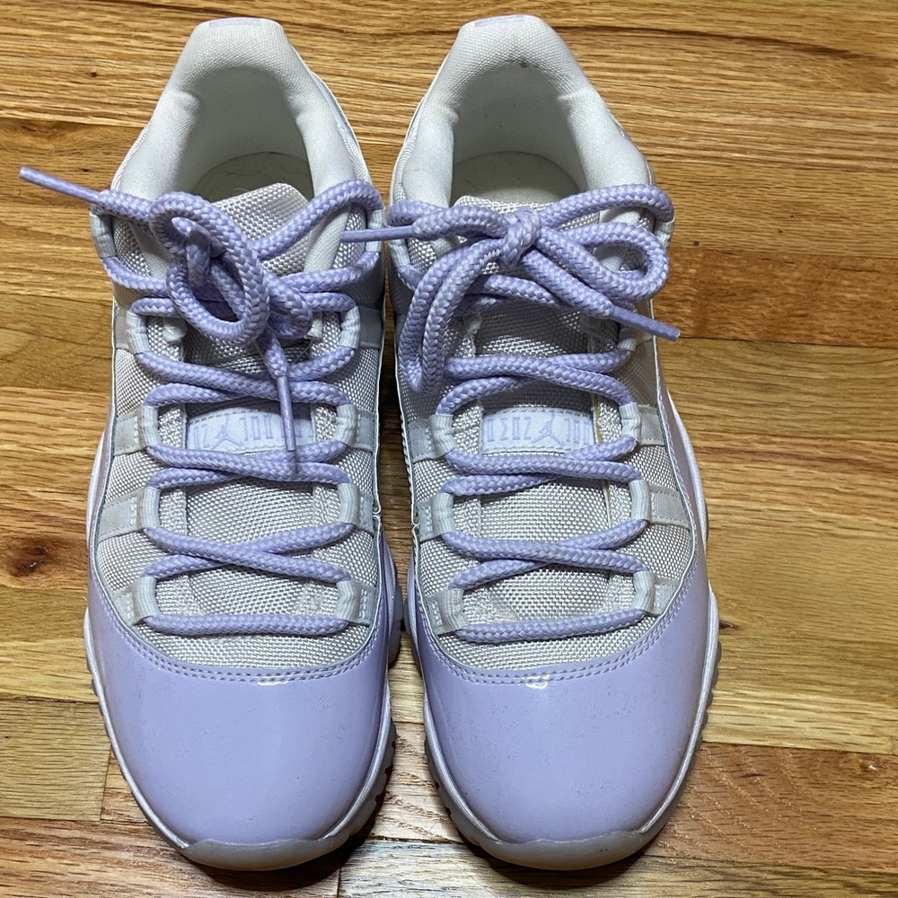 Jordan Women's Sneakers in White and Lavender